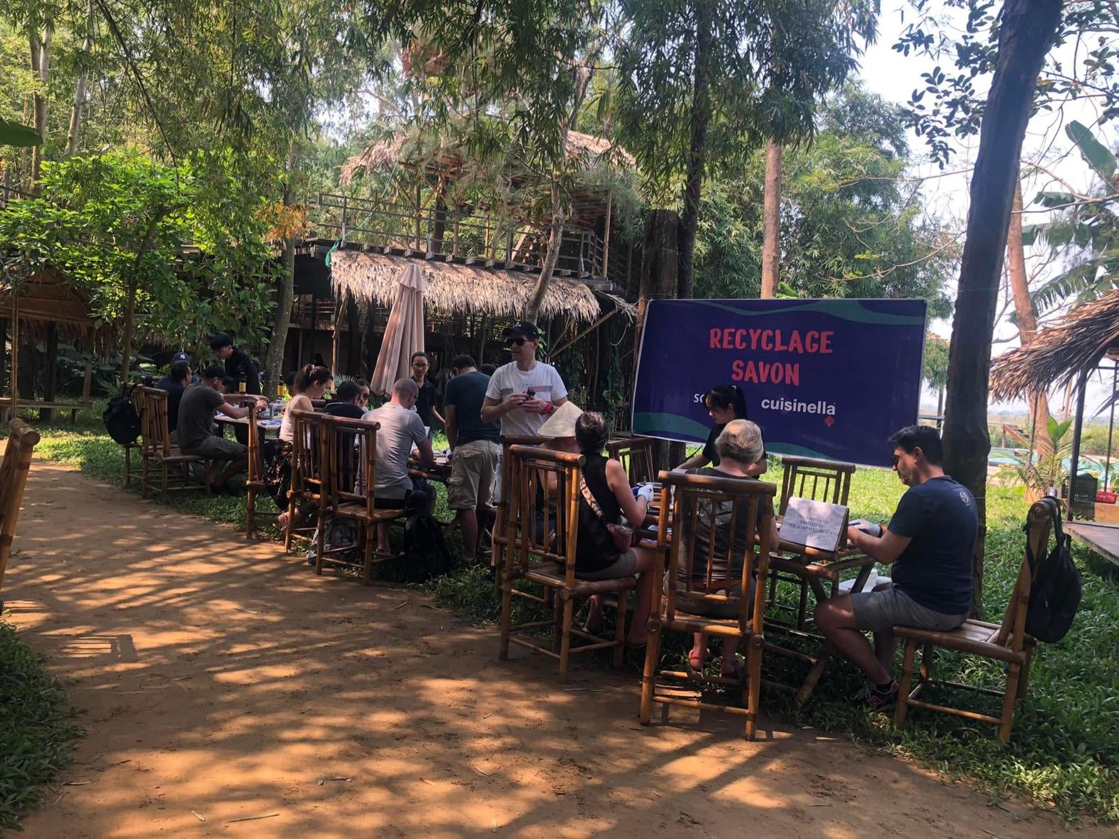 Guests at the Recyclage Savon soap-recycling workshop