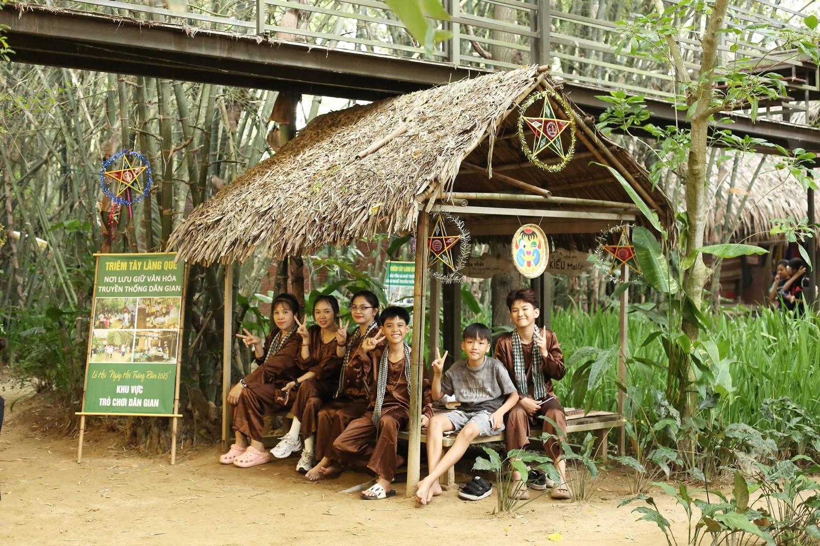 Children in traditional brown ao ba ba outfits