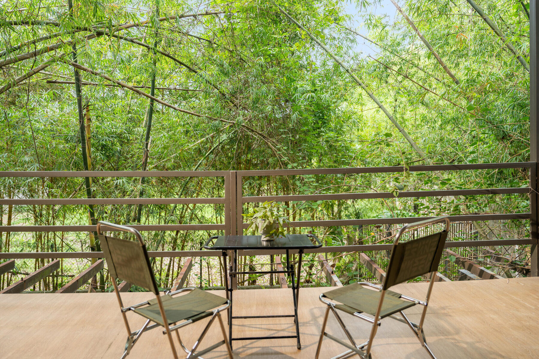 Signature Deck Room — 6