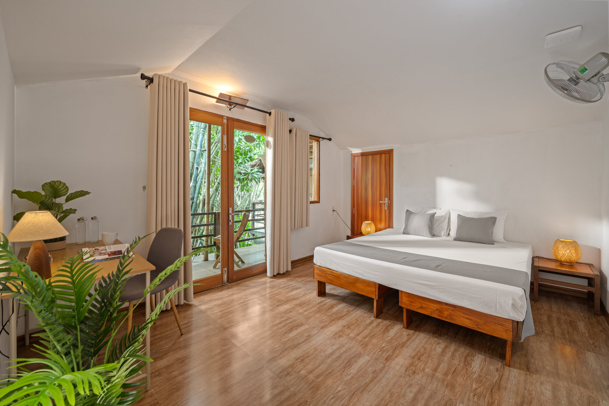 Village Garden Room — 7
